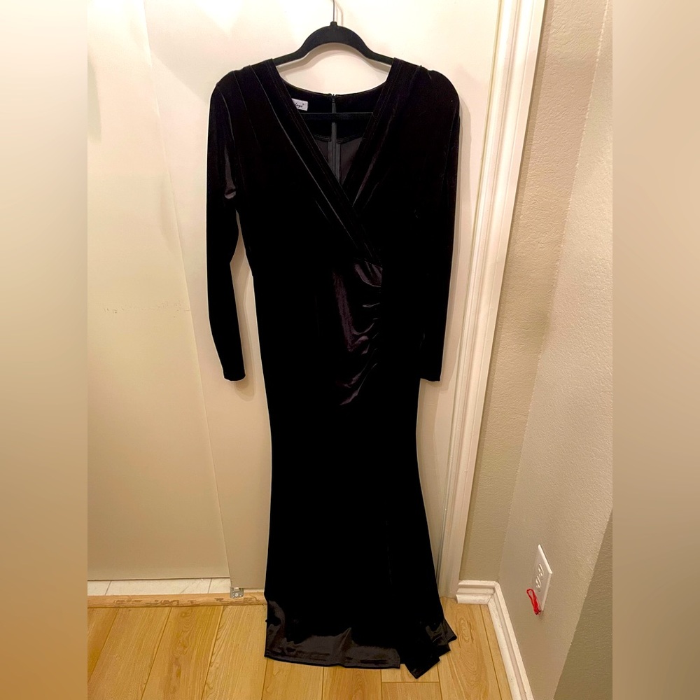Long-Sleeve Wrap Velvet Long Formal Cocktail Dress